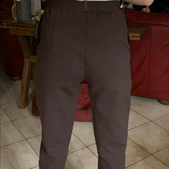 Lululemon Lab Esker joggers in dark cedar/black. Size 6. Worn once. - Picture 4 of 13